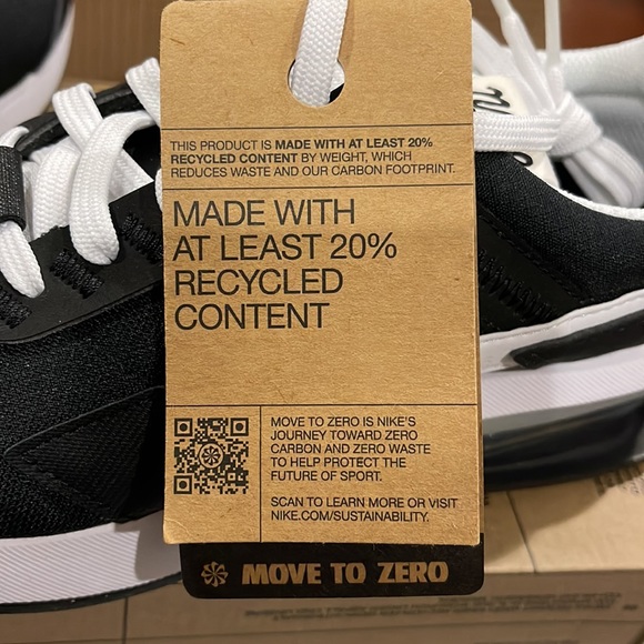 New NIKE Womens Air Max Pre-Day in Black/White-Mettalic Silver - Picture 15 of 16